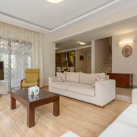 וילה Deniz Ve Doga Manzarali 4+2 Dilara גוג'ק
