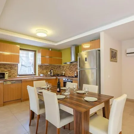 Deniz Ve Doğa Manzaralı 4+2 Dilara Villa Göcek