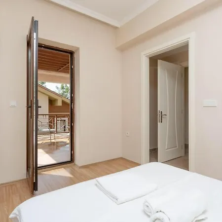 Villa Deniz Ve Doğa Manzaralı 4+2 Dilara