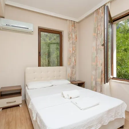 Villa Deniz Ve Doğa Manzaralı 4+2 Dilara *